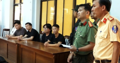 Tạm giữ 2 phương tiện chở người nhập cảnh trái phép vào Việt Nam