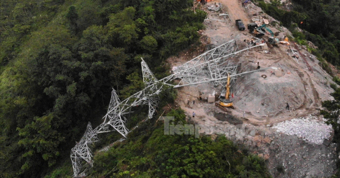 Hiện trường cột điện tại dự án đường dây 500 kV Lào Cai – Vĩnh Yên đổ sập