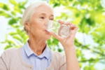 Cách phòng thiếu nước giúp người cao tuổi khỏe mạnh