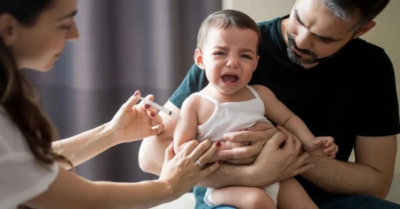 Mỹ đối mặt khủng hoảng vì nới lỏng tiêm chủng bắt buộc