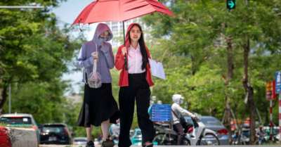 Miền Bắc nắng nóng, cảnh báo áp thấp trên Biển Đông