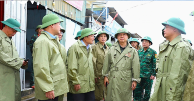 Phó Thủ tướng Trần Hồng Hà kiểm tra công tác ứng phó bão số 10 tại Nghệ An