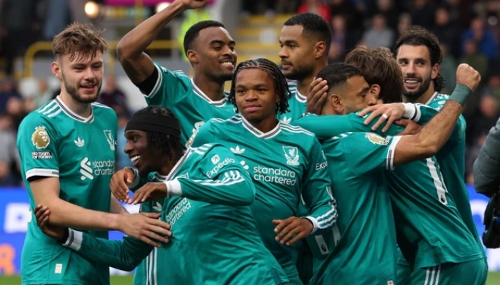 Liverpool thắng Burnley nhờ phạt đền