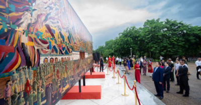 Hàng nghìn người tham quan triển lãm tranh sơn mài khổ lớn Mùa xuân Độc lập