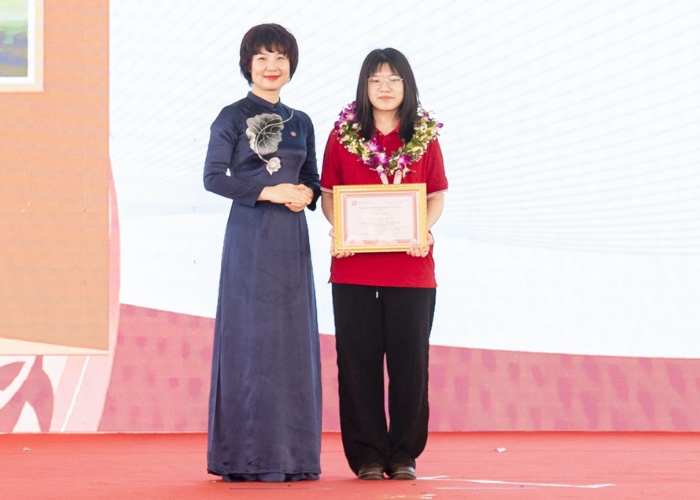 Thủ khoa Ngoại thương chinh phục SAT top 1% thế giới
