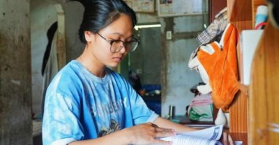 Mong tựa vào cha nhưng cha cũng mất: Cô gái mồ côi nuôi em, quay lại trường và đậu đại học