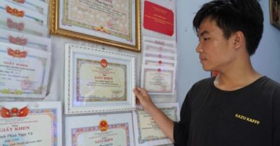 Từ cậu bé bị bỏ rơi đến giảng đường đại học, hành trình đầy nghị lực của Vũ