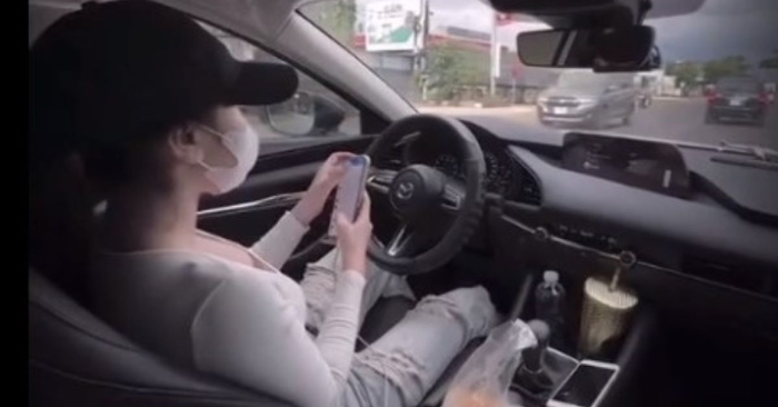 Cô gái buông vô lăng bấm điện thoại: Công an Đắk Lắk vào cuộc xác minh