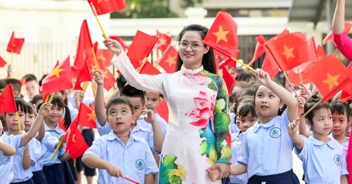 Giao quyền tuyển dụng, sử dụng giáo viên cho giám đốc sở hay chủ tịch cấp xã?