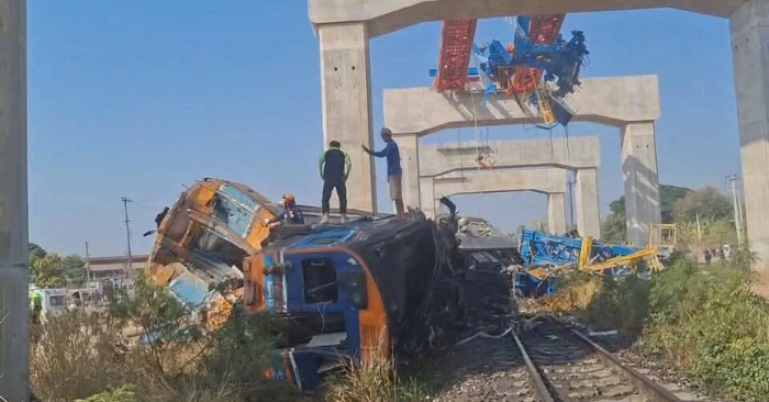 cần cẩu rơi tàu Thái Lan