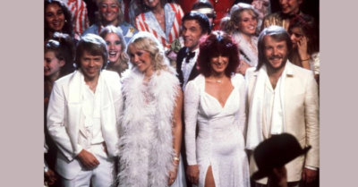 Bài hát Happy New Year và sức sống qua nhiều thập kỷ