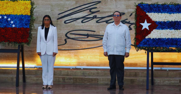 Cuba rút cố vấn và nhân viên y tế khỏi Venezuela sau áp lực của Mỹ