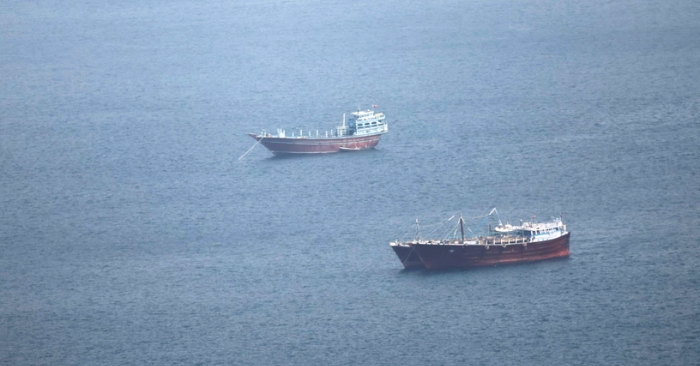 Tàu chở dầu gặp nguy hiểm khiến các nhà máy lọc dầu đóng cửa