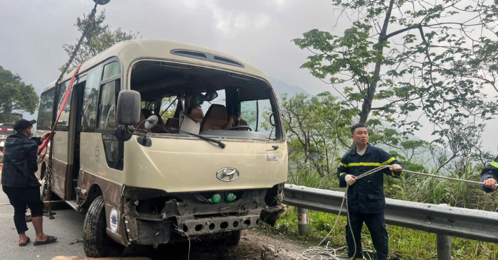 Tai nạn xe khách Tam Đảo khiến nhiều người bị thương nặng