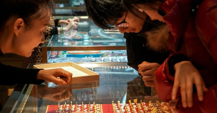 Giá vàng miếng SJC giảm mạnh theo đà sụt giảm của thế giới