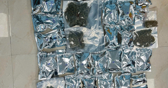 đường dây bán cần sa