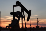 Thị trường dầu mỏ: Giá dầu lao dốc do triển vọng nguồn cung hồi phục
