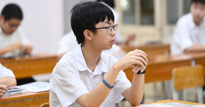 Tuyển sinh lớp 10 Hà Nội: Áp lực đè nặng vì thiếu trường công