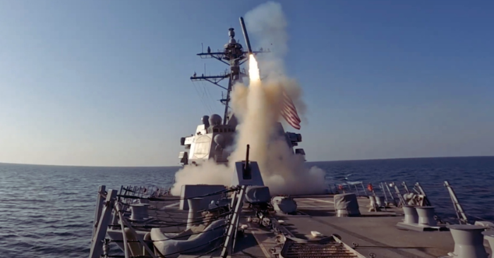 Trump tuyên bố nội bộ Iran sụp đổ và nhiều người đầu hàng