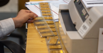 Giá vàng lao dốc mạnh sau các tuyên bố về quân sự của Mỹ