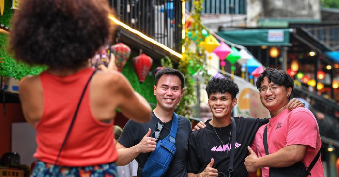 Du lịch Việt Nam đạt kỷ lục khách quốc tế dù giá vé tăng cao