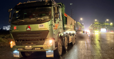 Hà Nội: Hai người tử vong tại chỗ sau va chạm với xe ben trong đêm mưa giông