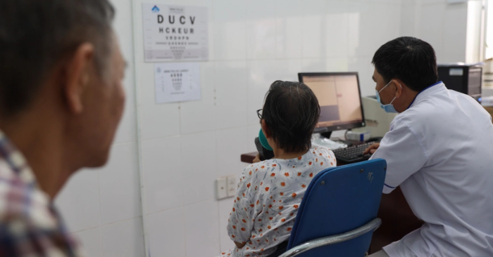 Việt Nam đối mặt thách thức dân số: Nghịch lý sống thọ nhưng bệnh tật bủa vây