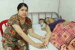 Chăm sóc người thân: Gánh nặng đè lên vai người phụ nữ bị bệnh động kinh