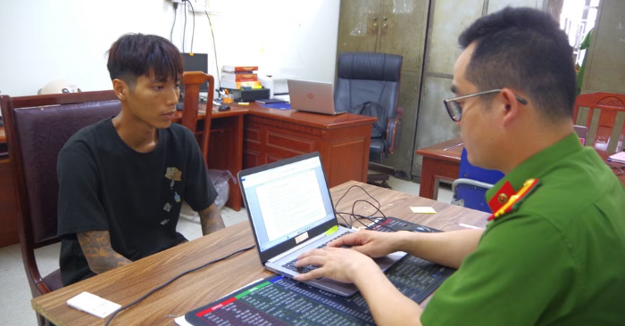 cướp điện thoại