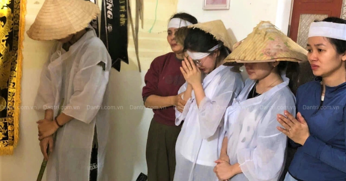 3 chị em t