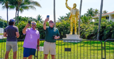 Tượng vàng của ông Trump tại Florida: Mục sư bác bỏ cáo buộc thờ cúng