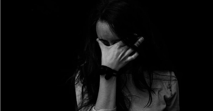 Báo động tình trạng giới trẻ rơi vào trầm cảm vì sợ thua kém bạn bè