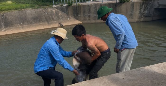 Trượt chân xuống kênh khi đi câu cá tại Nghệ An anh tử vong thương tâm dù em trai nỗ lực gọi người cứu