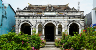 Dinh thự trăm tuổi xuống cấp: Người dân miền Tây chật vật “hứng nước” giữ di tích