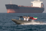 Iran tuyên bố phong tỏa eo biển Hormuz, cảnh báo tấn công tàu vi phạm