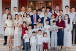 Đại gia đình Nghệ An có 10 con: Mẹ và con gái cùng ở cữ, bữa cơm ngồi kín 3 mâm