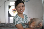 Nghệ An: Cặp vợ chồng bỏ phố về quê nuôi “chuột khổng lồ” lãi hàng trăm triệu