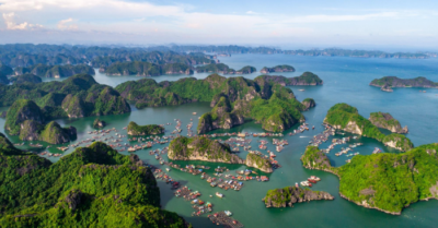 Vịnh Lan Hạ gây ngỡ ngàng với cảnh tượng đông đúc chưa từng thấy trong mùa hè 2026