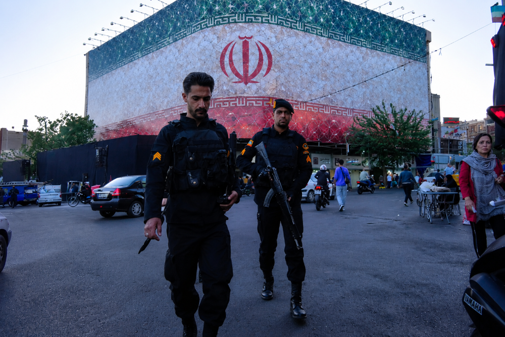 Tranh cãi quanh thỏa thuận Mỹ - Iran khi Tehran có thể hưởng lợi kinh tế lớn, làm dấy lên nhiều ý kiến trái chiều.