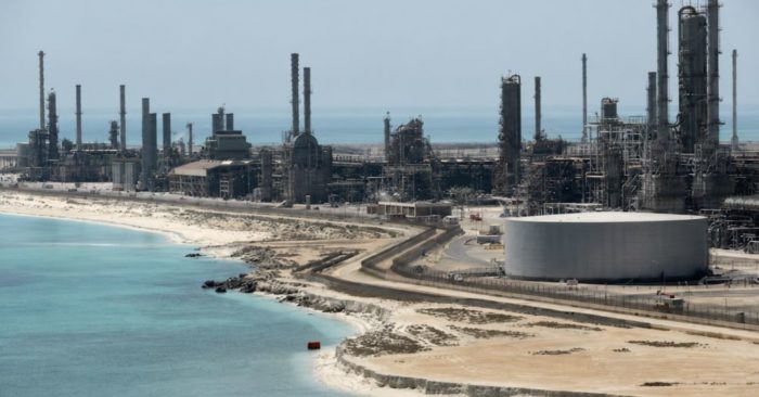 Saudi Arabia dự kiến giảm giá dầu bán sang châu Á trong tháng 8