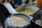 Mang danh sữa tươi, bên trong là hóa chất pha trộn công nghiệp