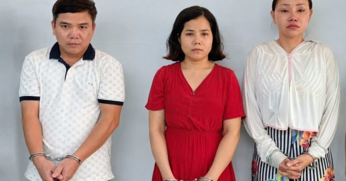 Truyền trắng da gây tử vong cho khách, 3 người bị bắt. Diễn biến vụ việc và thông tin điều tra mới nhất. 2. Tiêu đề: