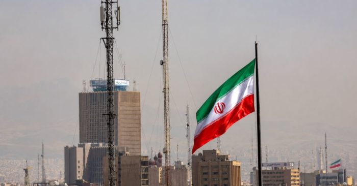 Iran tuyên bố tấn công 85 mục tiêu quân sự Mỹ ở Kuwait, Bahrain, làm gia tăng căng thẳng khu vực. Xem diễn biến mới nhất.