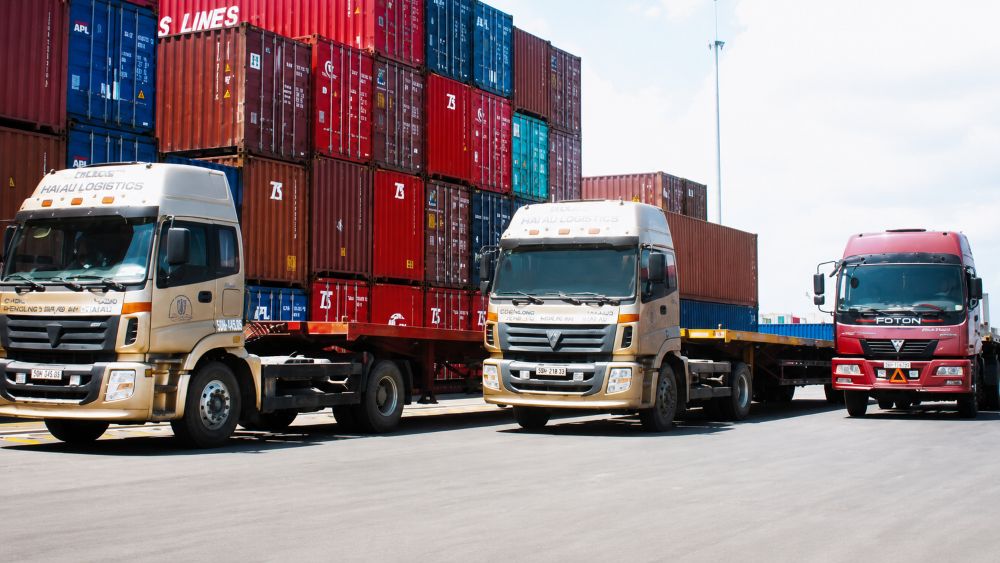 Phó Thủ tướng yêu cầu giảm giá cước vận tải khi giá xăng dầu giảm, bảo đảm chi phí logistics phản ánh đúng biến động nhiên liệu.