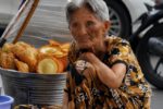 Cụ bà 80 tuổi bán bánh tai yến suốt 19 năm giữa Sài Gòn
