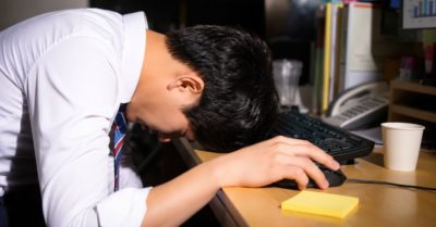 Não trẻ “đặc lại” vì quá tải thông tin và thiếu thời gian phục hồi
