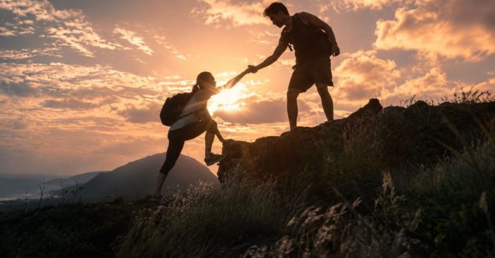 Phát triển bản thân ở cấp độ cao nhất là thắp sáng người khác và chính mình bằng lòng tốt, sự sẻ chia và yêu thương chân thành.