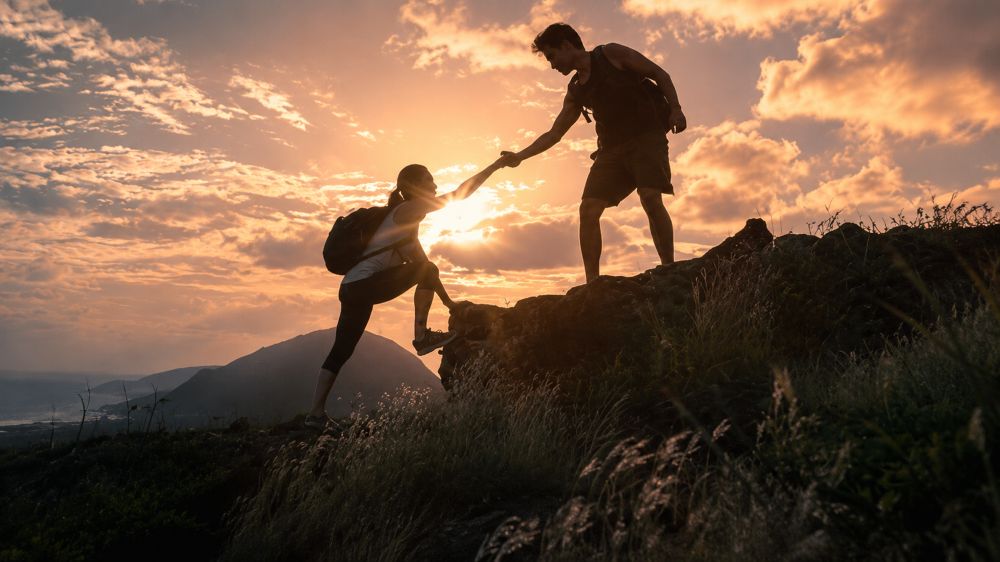 Phát triển bản thân ở cấp độ cao nhất là thắp sáng người khác và chính mình bằng lòng tốt, sự sẻ chia và yêu thương chân thành.