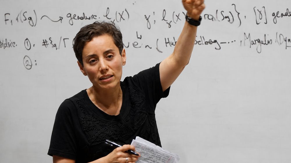 3 phụ nữ hiếm hoi từng giành Huy chương Fields - “Nobel Toán học”, trong đó có Maryam Mirzakhani. Khám phá những dấu ấn đặc biệt của họ.