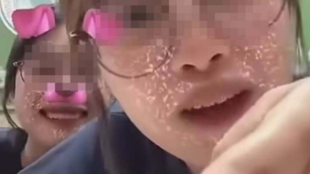 Hai nữ sinh y khoa bị đình chỉ học một năm vì livestream phản cảm